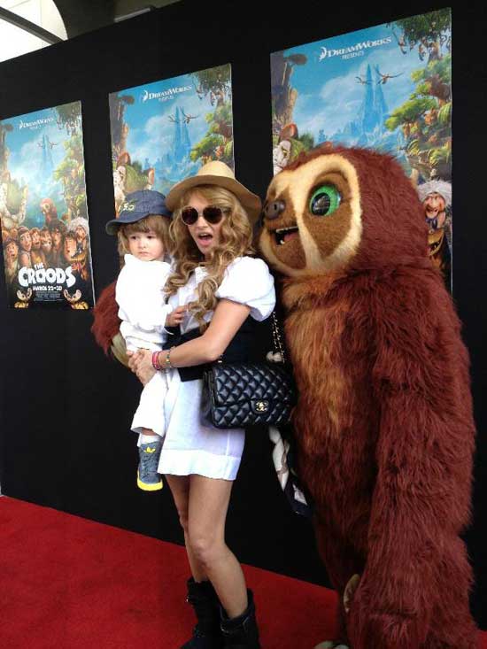 Paulina-Rubio-Miami-The-Croods-2